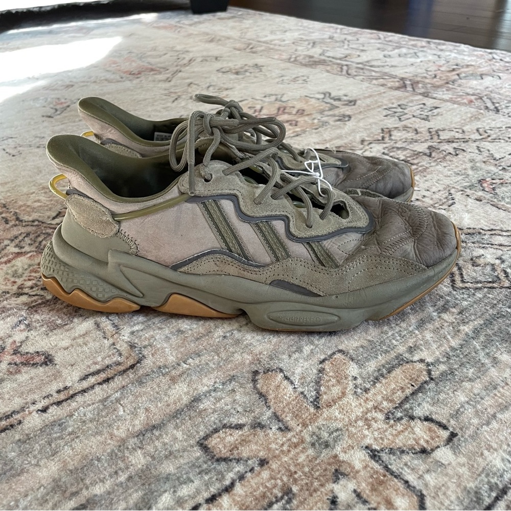 Adidas Originals OZWEEGO 'TRACE CARGO' Sneakers in Green Men’s Size 9.5 GUC - Picture 4 of 13